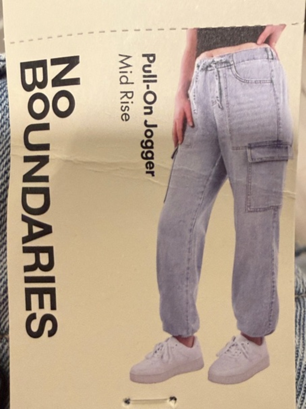 No Boundaries Women’s Cargo Jogger Mid Rise in Light Wash, Size Small 4/6